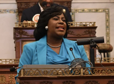 费城市长公布67亿美元2026财年预算提案!市中心停车费提议上涨至每小时4美元